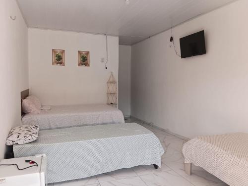 2 queen beds, 1 twin bed