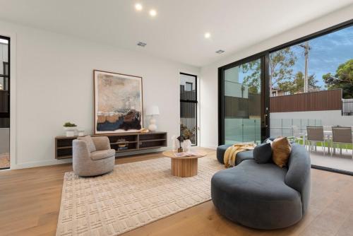 Modern Luxury Retreat With Pool in Balwyn
