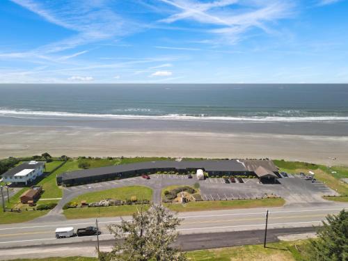 Crescent Beach Motel - image 2
