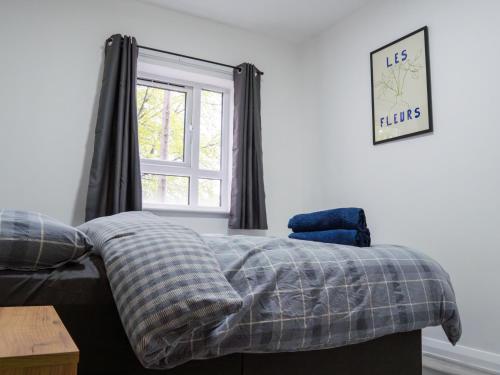 Stunning Modern 3 Bed, 2 Bedroom Apartment - Secure Parking - Close to Manchester City Centre and Old Trafford, Manchester