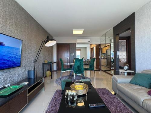 Family Apartment WiFi Large Pool Comfortable Central