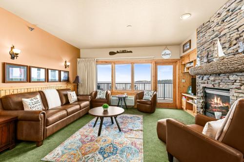 . Amazing Lake View King Suite, Kitchen & Pools