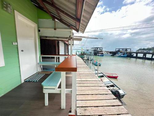 room detail thumbnail 2