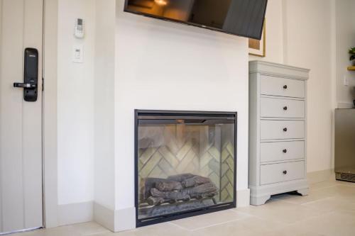 Casa Valerio Unit 6C-Boutique Suite in Downtown Santa Barbara - image 7