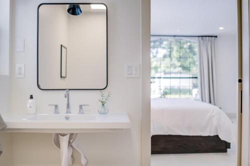 Casa Valerio Unit 6C-Boutique Suite in Downtown Santa Barbara - image 5