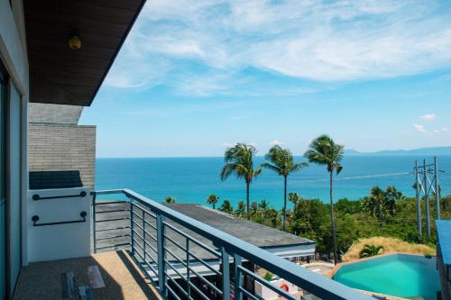 ระเบียง/ชานเรือน, avsuites.com near หาดตาลิปานัน