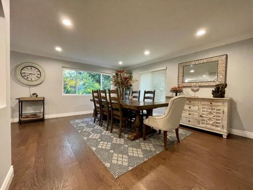 Charming Claremont 4BR Pool Home in Κλέαρμοντ(Καλιφόρνια)