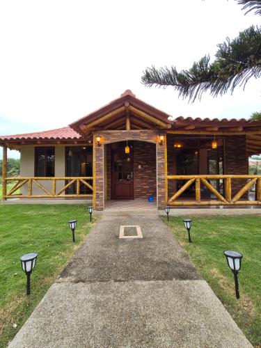 Casa Refugio, Hacienda Olonche, Olon in Олон