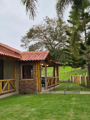 Casa Refugio, Hacienda Olonche, Olon in Олон