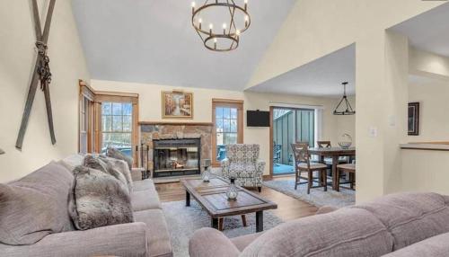 Cozy Pine Haven - 5 Minutes To Camelback Beach
