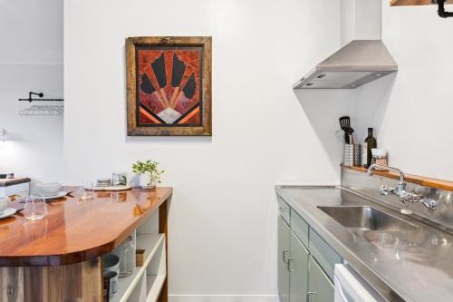 950m to CBD - Instant Book Tidy Unit in Gisborne