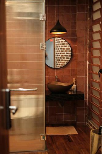 Local Charm Homestay near Huyen Tran Princess Temple