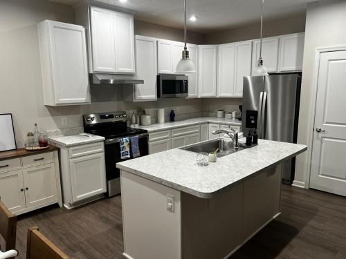 Modern Luxury Retreat by Oak Hill Park New 3BR in วูสเตอร์ (OH)