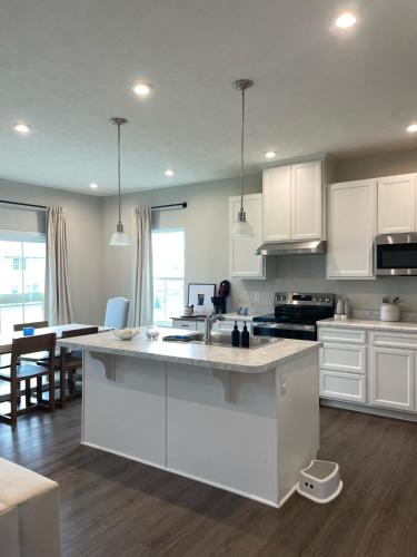 Modern Luxury Retreat by Oak Hill Park New 3BR in วูสเตอร์ (OH)