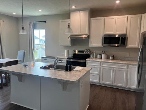 Modern Luxury Retreat by Oak Hill Park New 3BR in วูสเตอร์ (OH)