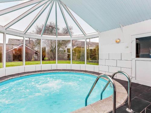 مسبح, 8 person holiday home in Juelsminde-By Traum in جويلسمندى