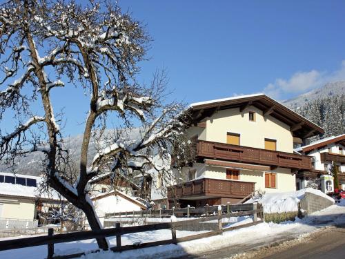 Apartment with balcony in Hart im Zillertaler, Fügen