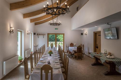 Restorāns, Hanul Vatra in Costești