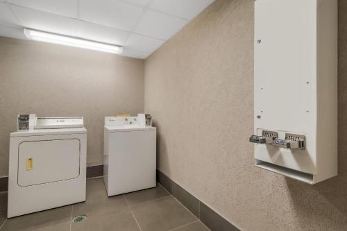 Country Inn & Suites by Radisson Goldsboro NC - image 11