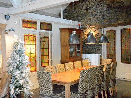 Létesítmények, Villa with hottub in calm area in Bievre