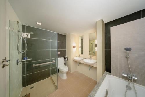 room detail thumbnail 2