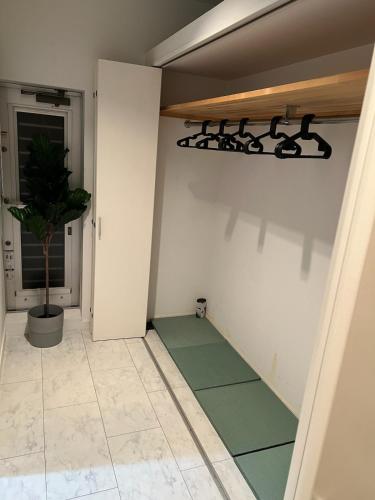 3BR Entire Home, 1 Min to Midosuji Line, Sleeps 10