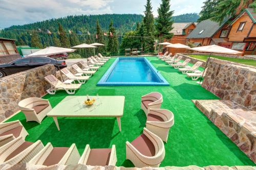 Instalaciones, Torba in Polyanytsya