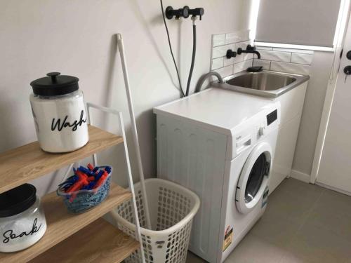 Gisborne large family home with wifi in Gisborne