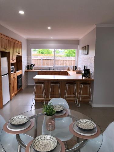 Gisborne large family home with wifi in Gisborne