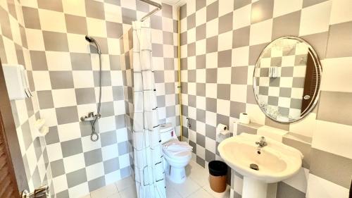 room detail thumbnail 2