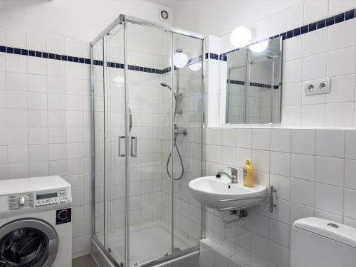Apartment with 3 beds in the Old Town, Bratislava (photo 8)