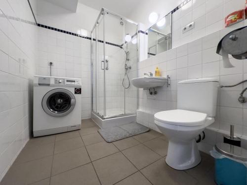 Apartment with 3 beds in the Old Town, Bratislava (photo 9)