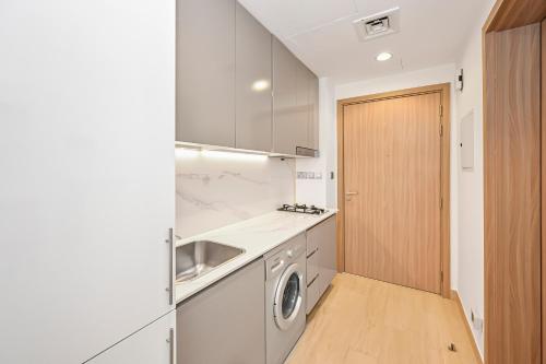 Sophisticated Brand New Vibrant Studio l Meydan l Huge Balcony, Dubai (foto 8)