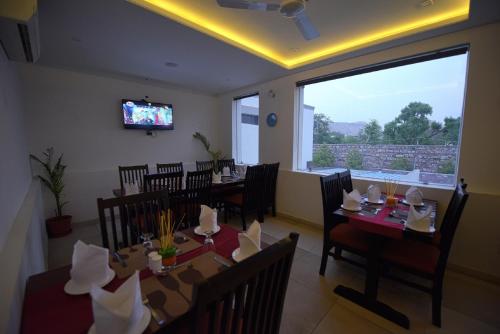 Hotel Gandharva - A Green Hotel,Sindhi Camp,3 star
