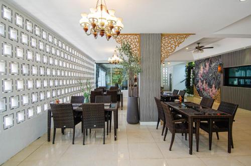 Food and beverages, Golden Manora Hotel Bangtao Beach near Green Elephant Sanctuary Park
