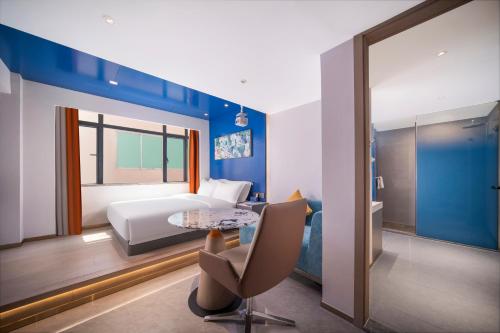 room detail thumbnail 2