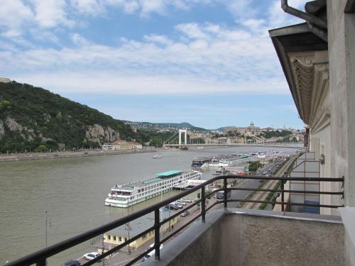 Empire of Liberty, Budapest (Foto 8)
