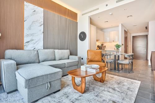 STAY BY LATINEM Luxury 1BR Holiday Home CB 2701 Near Burj Khalifa, Dubaï (photo 3)