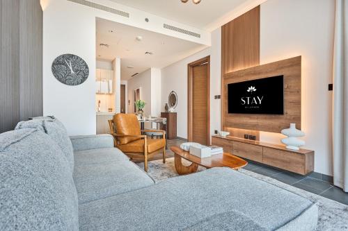 STAY BY LATINEM Luxury 1BR Holiday Home CB 2701 Near Burj Khalifa, Dubaï (photo 2)