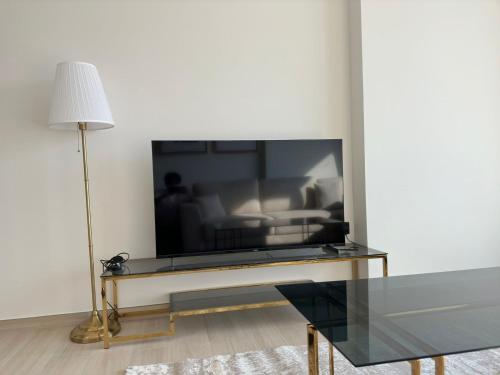 Stylish One Bedroom Apartment at Binghatti Crest, JVC Dubai By al sarya Holiday Homes, Dubaï (photo 5)