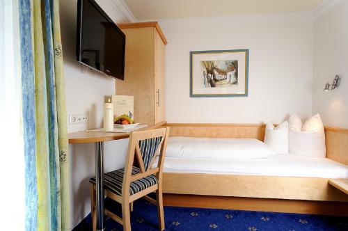 Hotel Garni Valülla - image 4