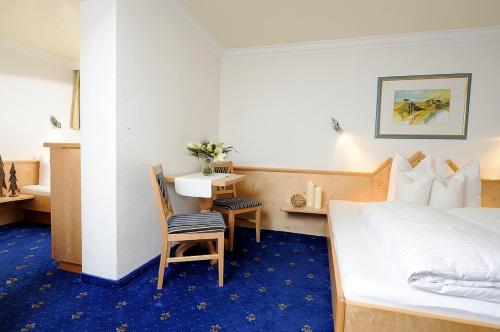 Hotel Garni Valülla - image 5