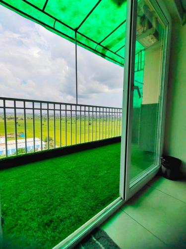 Friendly Stays - Best Balcony in High Rise Building, Zirakpur