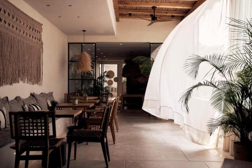 Habitat Mykonos All Suite Hotel - image 9