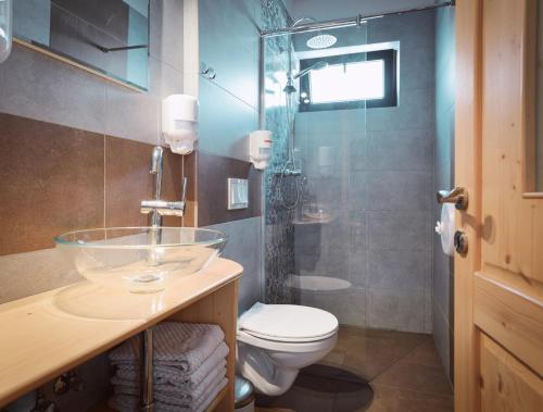 Ванна кімната, Zozo Hostel in Брашов