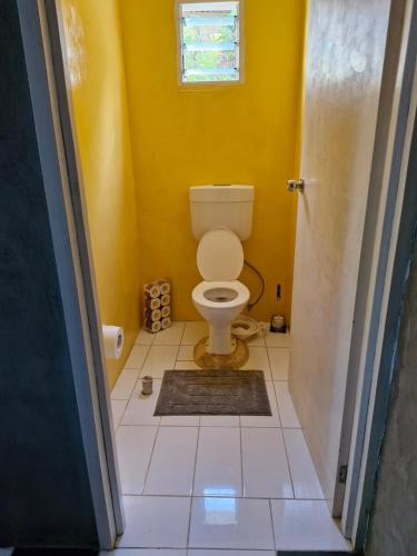 Entire 2 -Bedroom Apartment with Extra Sleeping Area and Living Room Kitchen- PORT MORESBY - image 2