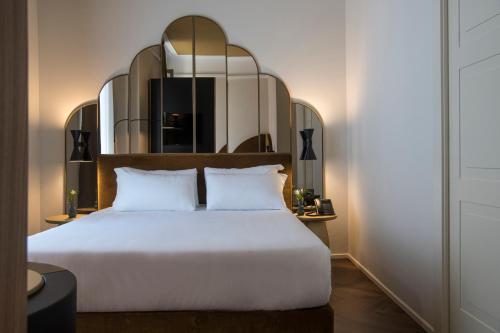 1 queen bed, 1 twin bed
