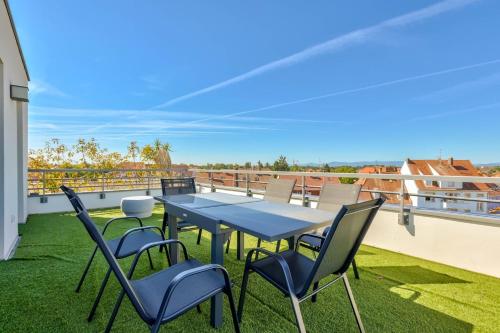 Stunning 2BR Flat with Terrace and private parking, Strasbourg (photo 7)