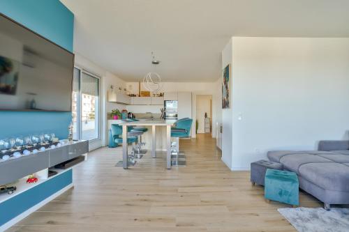 Stunning 2BR Flat with Terrace and private parking, Strasbourg (photo 2)