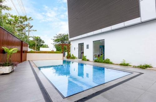 สระว่ายน้ำ, 233 Boulevard by QUAO REALTY in ลาบาดี